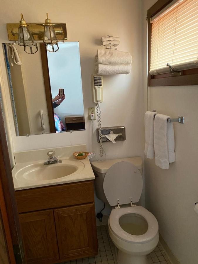 Northern Pine Inn Hayward Bagian luar foto