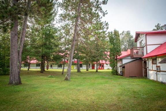 Northern Pine Inn Hayward Bagian luar foto