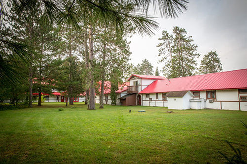 Northern Pine Inn Hayward Bagian luar foto