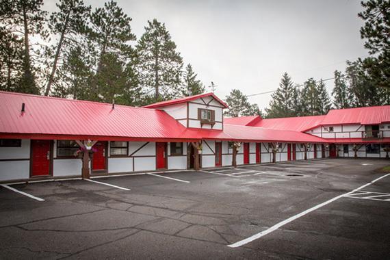 Northern Pine Inn Hayward Bagian luar foto