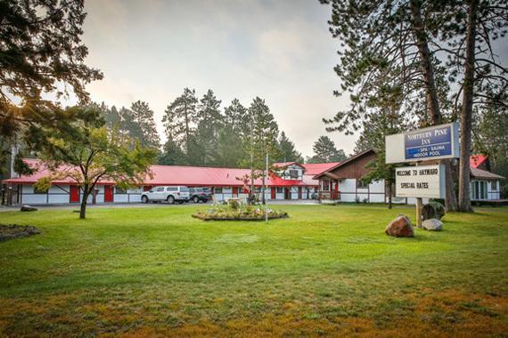 Northern Pine Inn Hayward Bagian luar foto