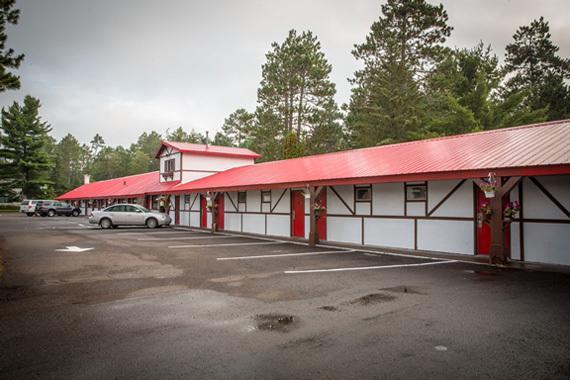 Northern Pine Inn Hayward Bagian luar foto